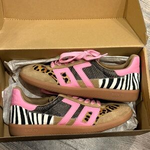 Stylish Pink and Animal Print Women’s Shoes